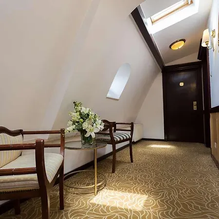 Zeus Essence Classic Hotel 3*
