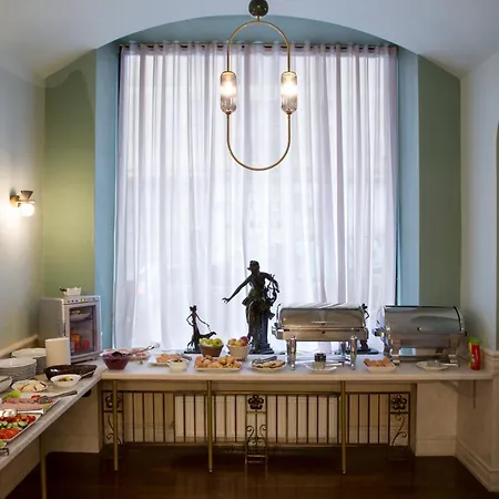 Zeus Essence Venezia 3* بوخارست